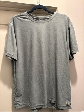 Vuori Men's Strato Tech Tee in Sage Green